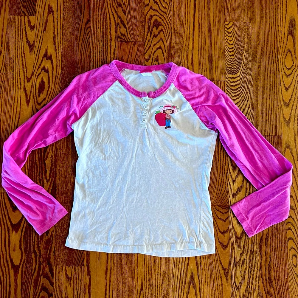 Vintage Y2K 2005 Strawberry Shortcake long sleeve graphic tee